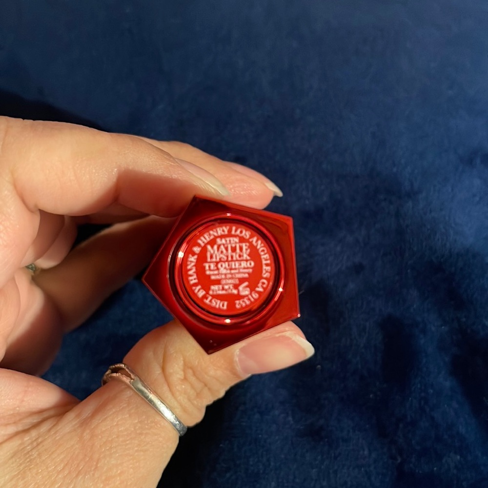 Te Quiero Hank and Henry lipstick